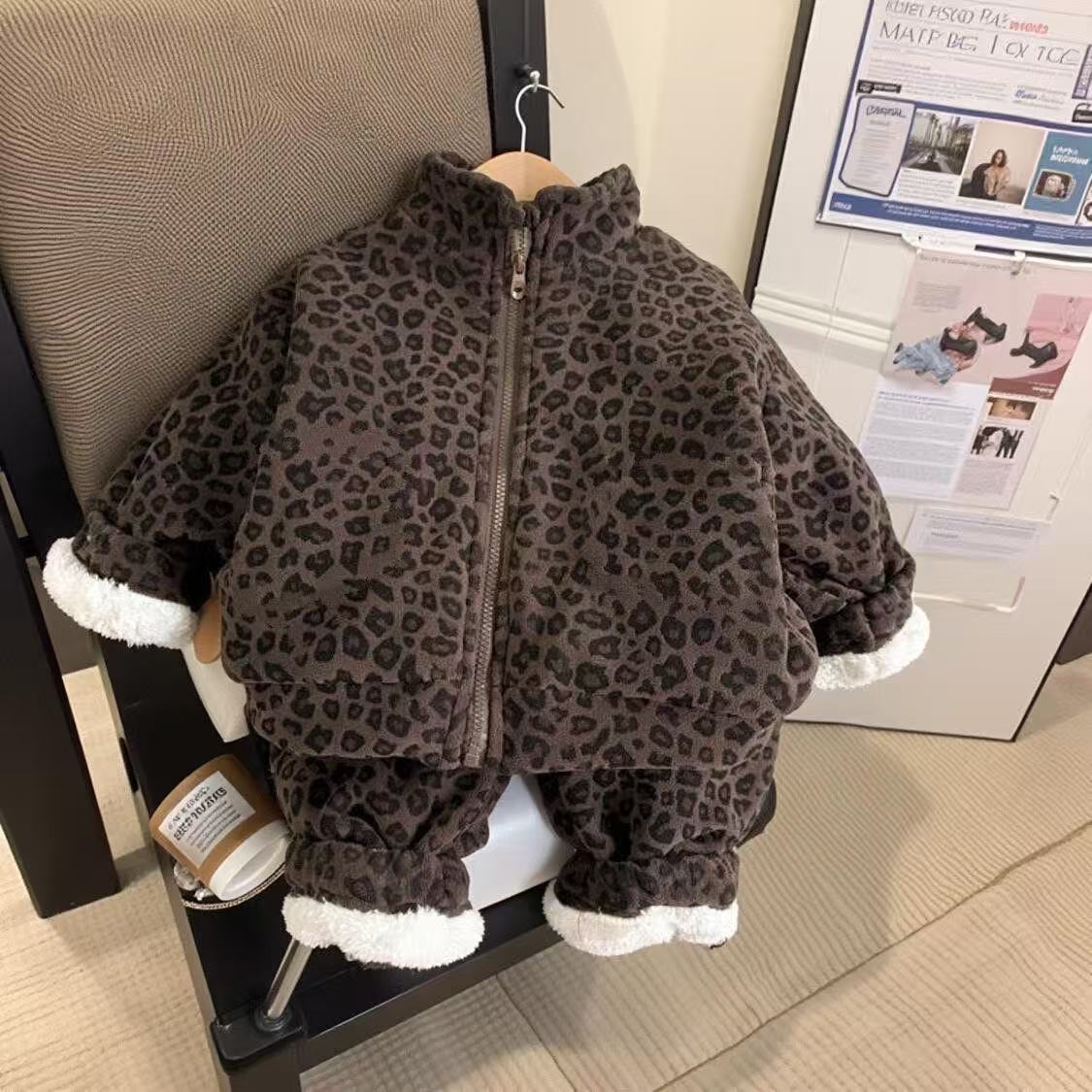 2-18Y Boys and Girls Winter Plush Set Children s Warm and Thick High Collar Coat and Pants Cotton Jacket Two Piece Set 130
2-18Y Boys and Girls Winter Plush Set Children s Warm and Thick High Collar Coat and Pants Cotton Jacket Two Piece Set 130