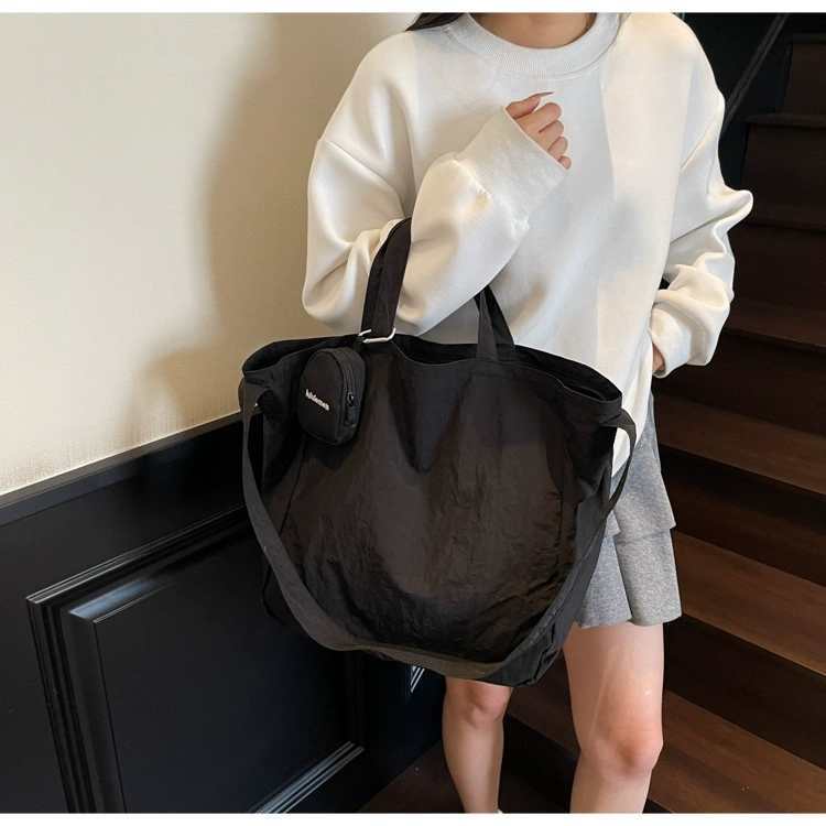 Canvas Bag Women Large-capacity Casual All-matching Lazy One-shoulder Cross-body Simple Commuting Tote 47x14x34 single package чорний
Canvas Bag Women Large-capacity Casual All-matching Lazy One-shoulder Cross-body Simple Commuting Tote 47x14x34 single package чорний