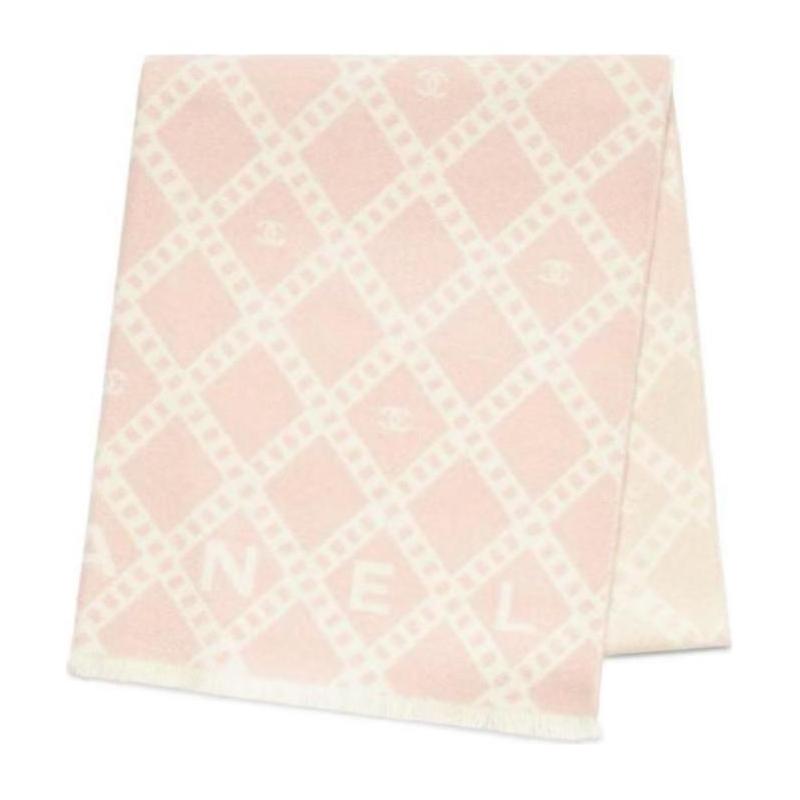CHANEL Color Block Design - Shawl Women s Beige
CHANEL Color Block Design - Shawl Women s Beige