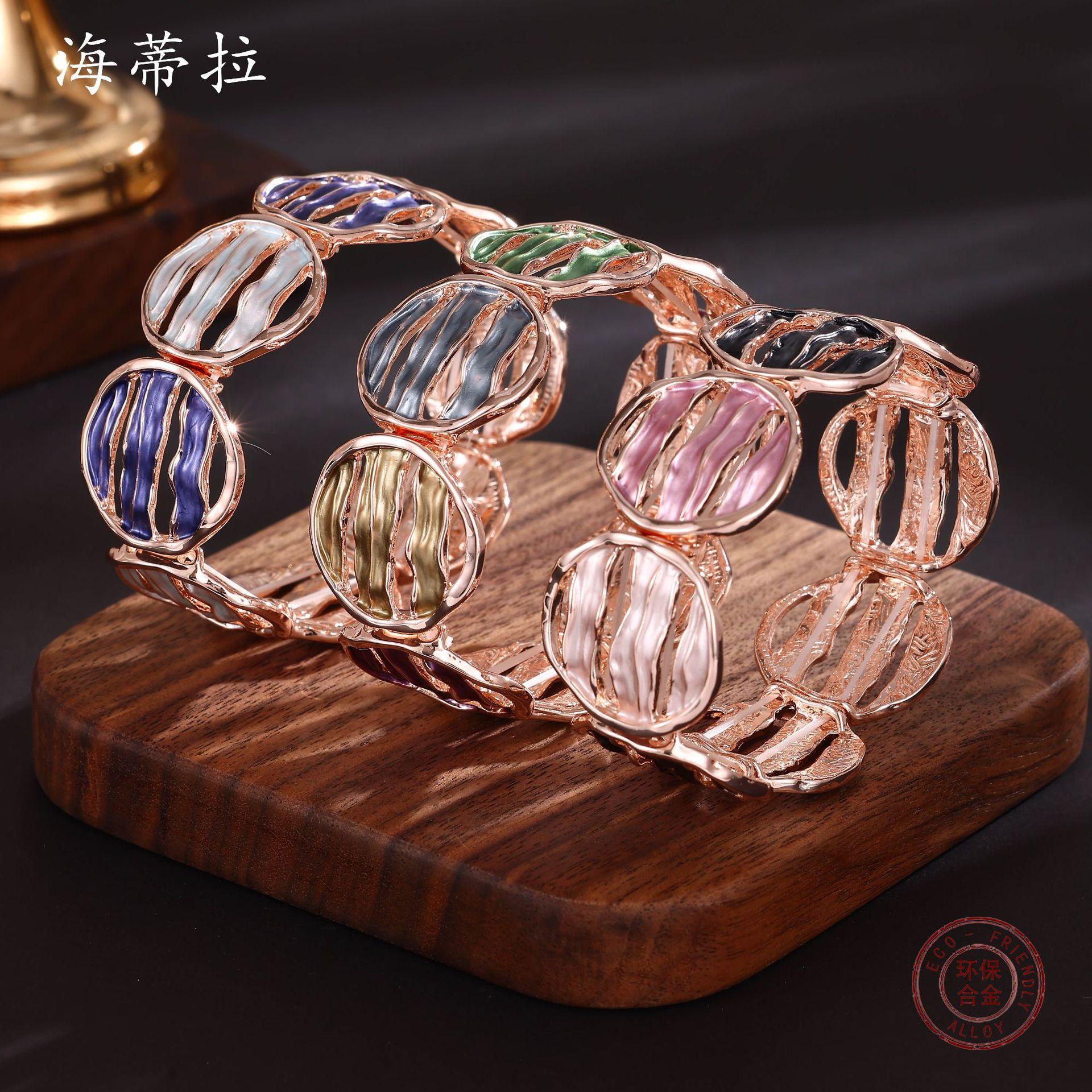 New color round hollow alloy elastic bracelet, fashionable high-end geometric line women s bracelet
New color round hollow alloy elastic bracelet, fashionable high-end geometric line women s bracelet