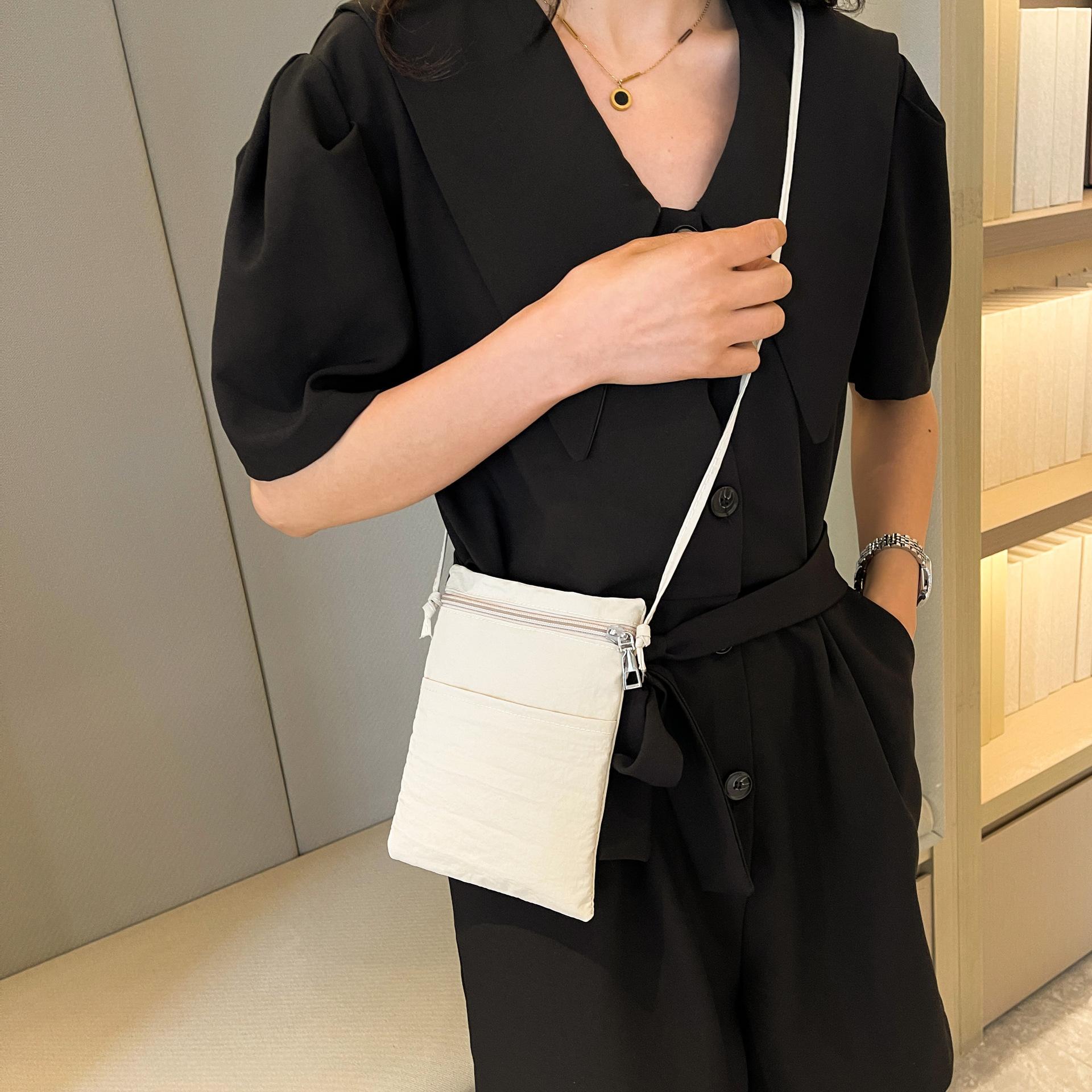 New casual simple Japanese mobile phone bag literary niche fashion lightweight single shoulder Korean version crossbody waterproof small square bag One Size чорний
New casual simple Japanese mobile phone bag literary niche fashion lightweight single shoulder Korean version crossbody waterproof small square bag One Size чорний