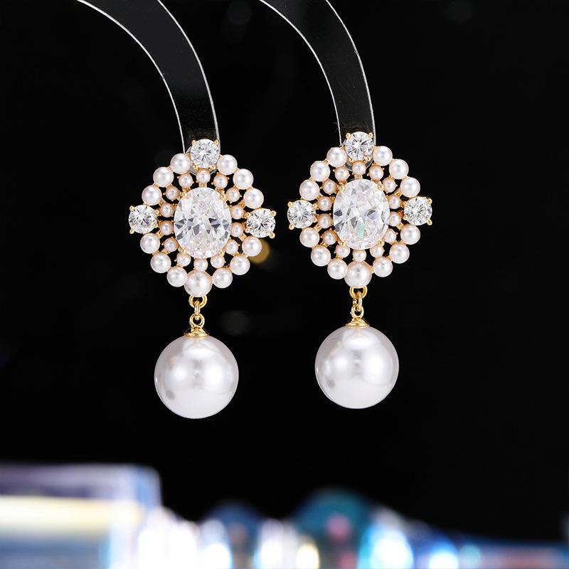 Женские серьги с подвесками из искусственного жемчуга, элегантные, модные и универсальные, нишевого дизайна с кисточками
Женские серьги с подвесками из искусственного жемчуга, элегантные, модные и универсальные, нишевого дизайна с кисточками