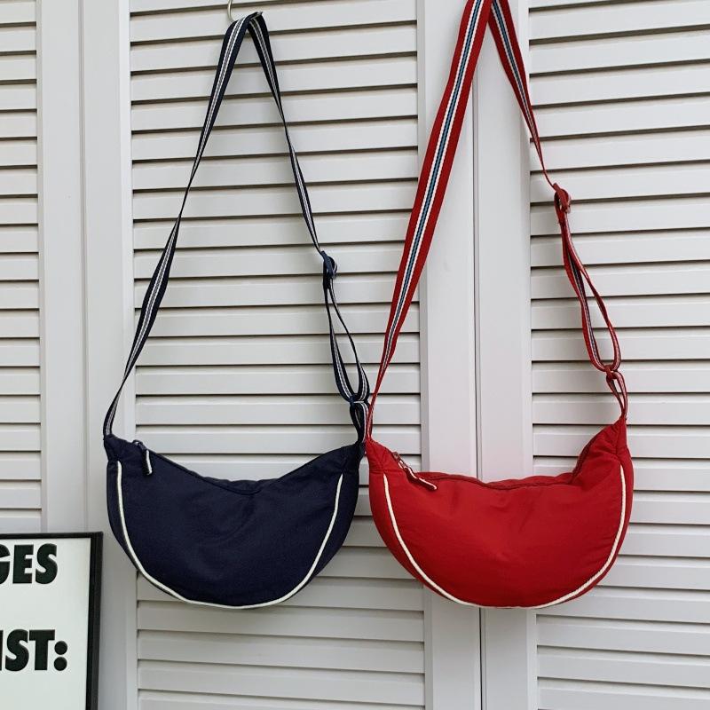 2025 new shoulder bag Japanese simple large-capacity versatile messenger bag niche high-end women s bag dumpling bag
2025 new shoulder bag Japanese simple large-capacity versatile messenger bag niche high-end women s bag dumpling bag