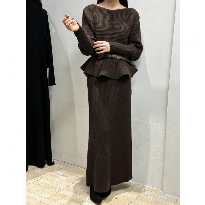 Women s Red Knit Sweater and Skirt Set - Slimming Waist, Long Skirt, Autumn/Winter Outfit Large
Women s Red Knit Sweater and Skirt Set - Slimming Waist, Long Skirt, Autumn/Winter Outfit Large