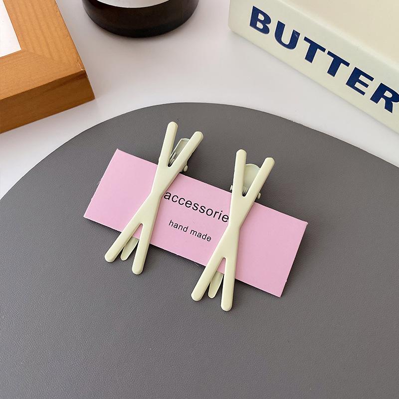 Candy-colored Crossed Side Hairpins for Girls, Dopamine Duckbill Clips, Bangs, and Small Hair Clips on The Back of The Head білий
Candy-colored Crossed Side Hairpins for Girls, Dopamine Duckbill Clips, Bangs, and Small Hair Clips on The Back of The Head білий