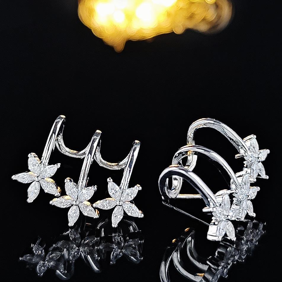 Elegant Three-Flower Korean Style Ear Cuff Stud Earrings - Classic & Exquisite E7405 белый
Elegant Three-Flower Korean Style Ear Cuff Stud Earrings - Classic & Exquisite E7405 белый