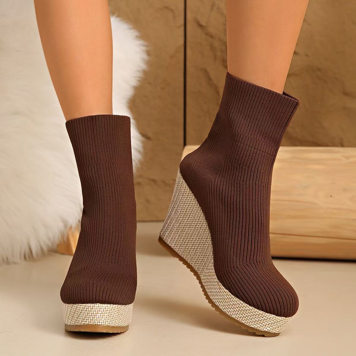 Winter Flying Weaving Slope Heel Skinny Boots Women S Thick-Soled Muffin Skinny And Breathable Fashion Boots 43 43 темно-коричневого кольору
Winter Flying Weaving Slope Heel Skinny Boots Women S Thick-Soled Muffin Skinny And Breathable Fashion Boots 43 43 темно-коричневого кольору