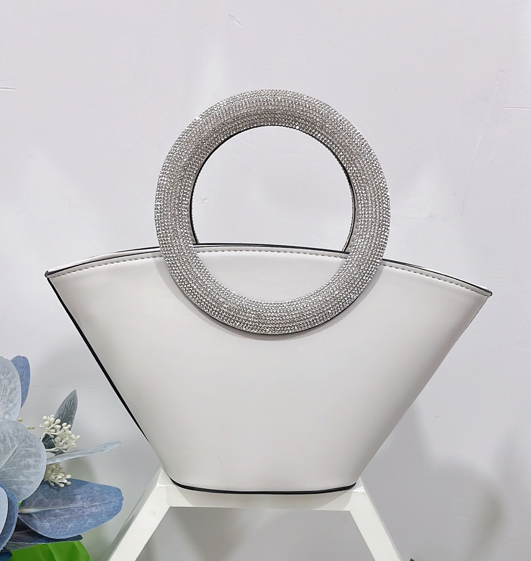 2025 New Diamond-encrusted Round Handle Top-handle Handbag Fashion Glitter Shiny Diamond Evening Bag Wedding Party Clutch Purse
2025 New Diamond-encrusted Round Handle Top-handle Handbag Fashion Glitter Shiny Diamond Evening Bag Wedding Party Clutch Purse