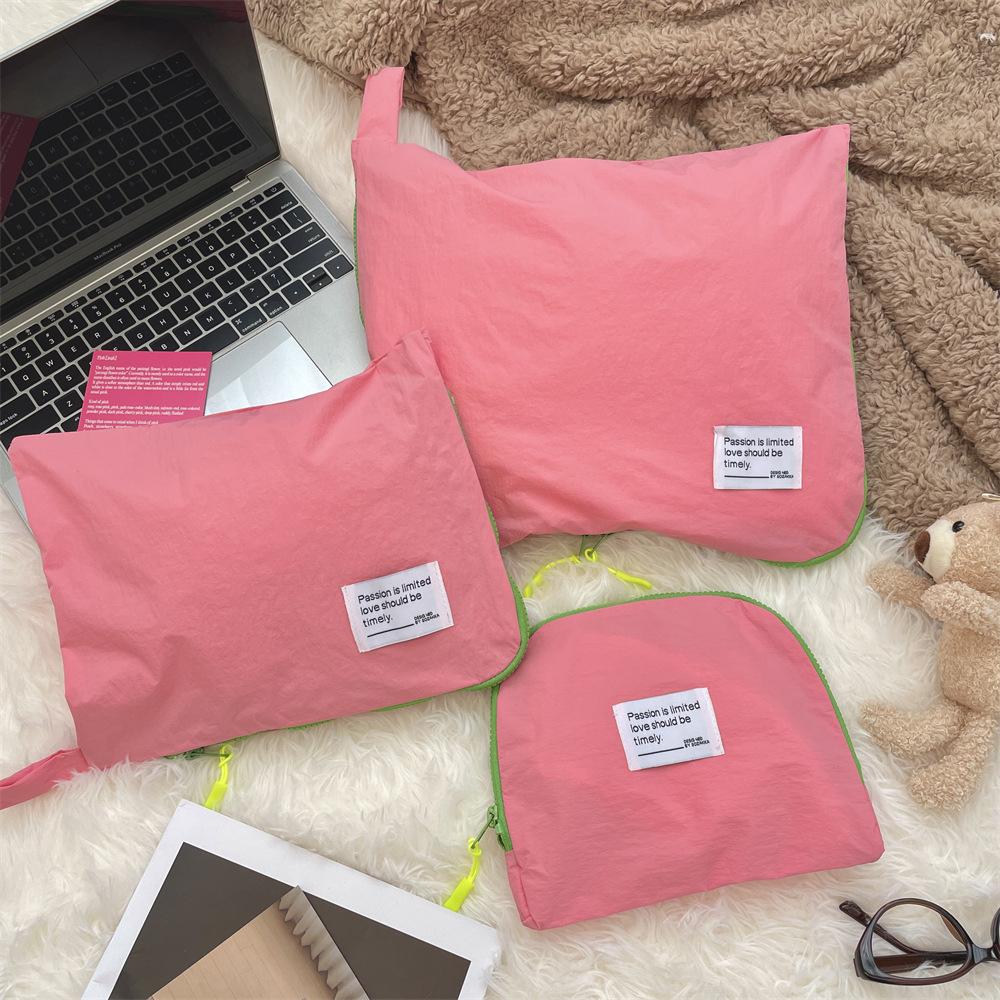Travel waterproof storage bag, business trip cosmetics underwear finishing bag, special sub-packing bag for suitcases Small молоко, білий колір
Travel waterproof storage bag, business trip cosmetics underwear finishing bag, special sub-packing bag for suitcases Small молоко, білий колір