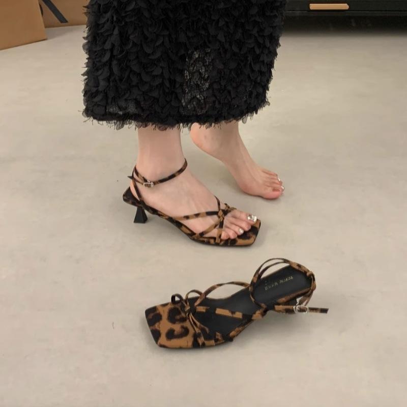 With skirt French purple beautiful high heels women s summer 2025 new outer wear Korean version temperament square head open-toed sandals 42 цветной печати леопарда
With skirt French purple beautiful high heels women s summer 2025 new outer wear Korean version temperament square head open-toed sandals 42 цветной печати леопарда