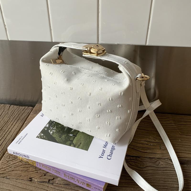 Летняя новая сумка через плечо в стиле легкой роскоши, модная женская сумка, трендовая простая сумка-мессенджер белый
Летняя новая сумка через плечо в стиле легкой роскоши, модная женская сумка, трендовая простая сумка-мессенджер белый