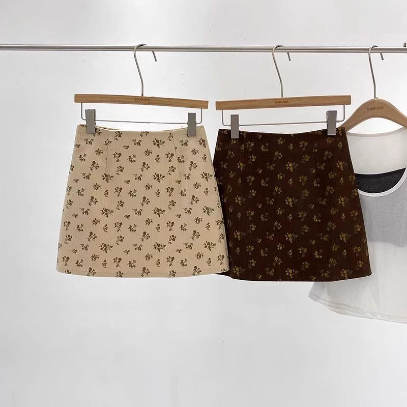 Corduroy High-Waist A-Line Midi Skirt - Slimming Petite Fit for Autumn/Winter 2024 XL
Corduroy High-Waist A-Line Midi Skirt - Slimming Petite Fit for Autumn/Winter 2024 XL