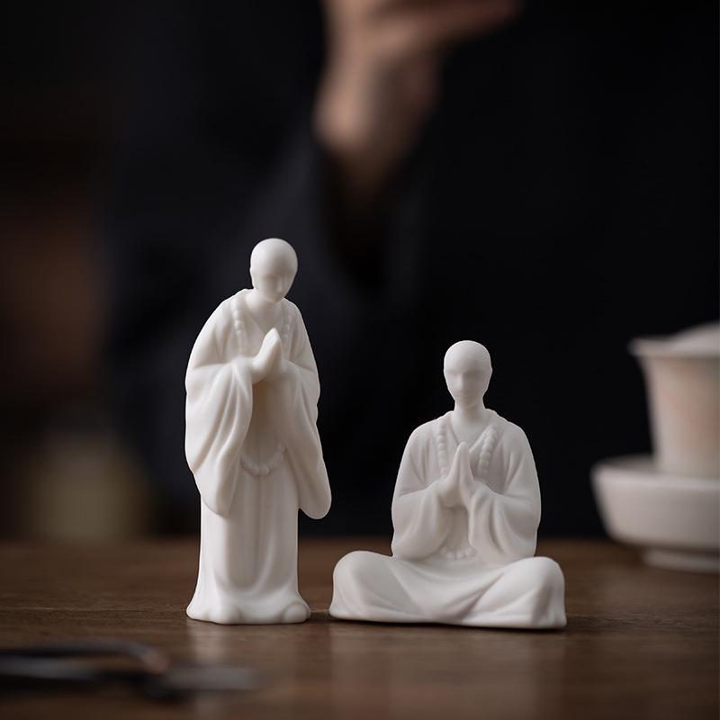 Zen Ceramic Buddha Monk Figurine: Chinese-Inspired Decor for Living Room, Study, or Entrance - Elegant Handcrafted Ornament.
Zen Ceramic Buddha Monk Figurine: Chinese-Inspired Decor for Living Room, Study, or Entrance - Elegant Handcrafted Ornament.