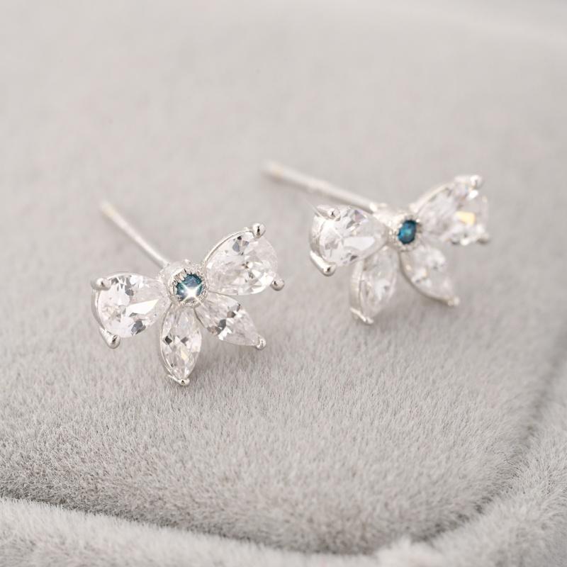 925 Sterling Silver Vintage Bowknot Dazzling Clear CZ Stud Earrings For Women Retro Fine Jewelry Accessories срібний
925 Sterling Silver Vintage Bowknot Dazzling Clear CZ Stud Earrings For Women Retro Fine Jewelry Accessories срібний