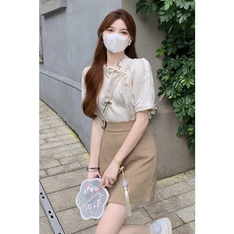 Women s Summer Chinese Qipao Set: Hong Kong Style Top & High Waist Slit Midi Skirt M (95-108 catties)
Women s Summer Chinese Qipao Set: Hong Kong Style Top & High Waist Slit Midi Skirt M (95-108 catties)