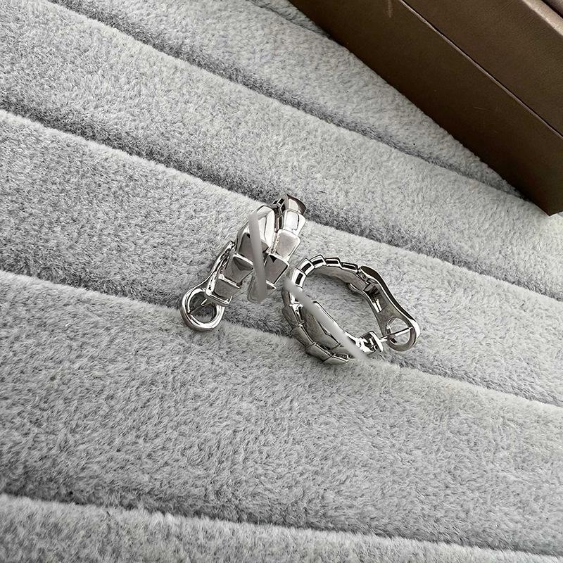 Elegant Rose Gold Snake Bone Ear Cuffs – Women s Celebrity-Inspired Spirit Snake Earrings, No Diamonds.
Elegant Rose Gold Snake Bone Ear Cuffs – Women s Celebrity-Inspired Spirit Snake Earrings, No Diamonds.