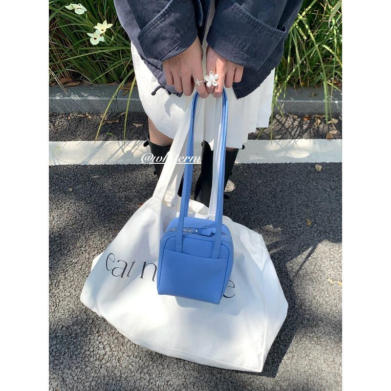Meat Meat Chen Whiterm Korean Edition Spring and Summer New Fashion Commuter Shoulder Toast Bag ins Casual Versatile Underarm Bag синий
Meat Meat Chen Whiterm Korean Edition Spring and Summer New Fashion Commuter Shoulder Toast Bag ins Casual Versatile Underarm Bag синий