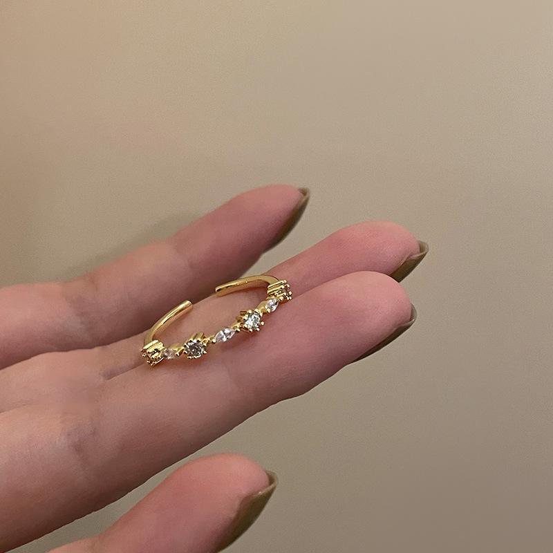 Кольцо с камелией в форме сердца - Французский романтический нишевый дизайн для женщин
Кольцо с камелией в форме сердца - Французский романтический нишевый дизайн для женщин