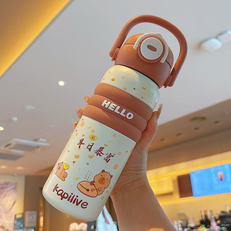 Large-capacity children s thermos cup, outdoor portable high-value, student water cup 600ML
Large-capacity children s thermos cup, outdoor portable high-value, student water cup 600ML