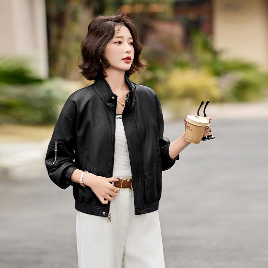 Короткая женская кожаная куртка с воротником-стойкой, новая весенне-осенняя, свободная модная куртка, повседневный топ 2XL чёрный
Короткая женская кожаная куртка с воротником-стойкой, новая весенне-осенняя, свободная модная куртка, повседневный топ 2XL чёрный
