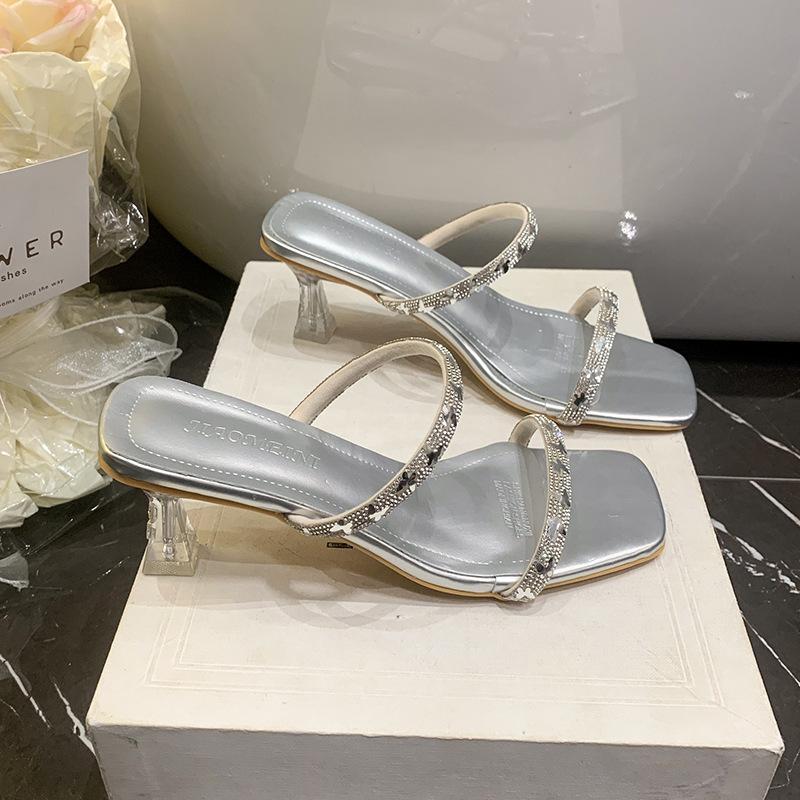 Модная верхняя одежда крутые тапочки женские 2025 лето новые универсальные стразы фея с юбкой темпераментные женские тапочки 42 серебряный
Модная верхняя одежда крутые тапочки женские 2025 лето новые универсальные стразы фея с юбкой темпераментные женские тапочки 42 серебряный