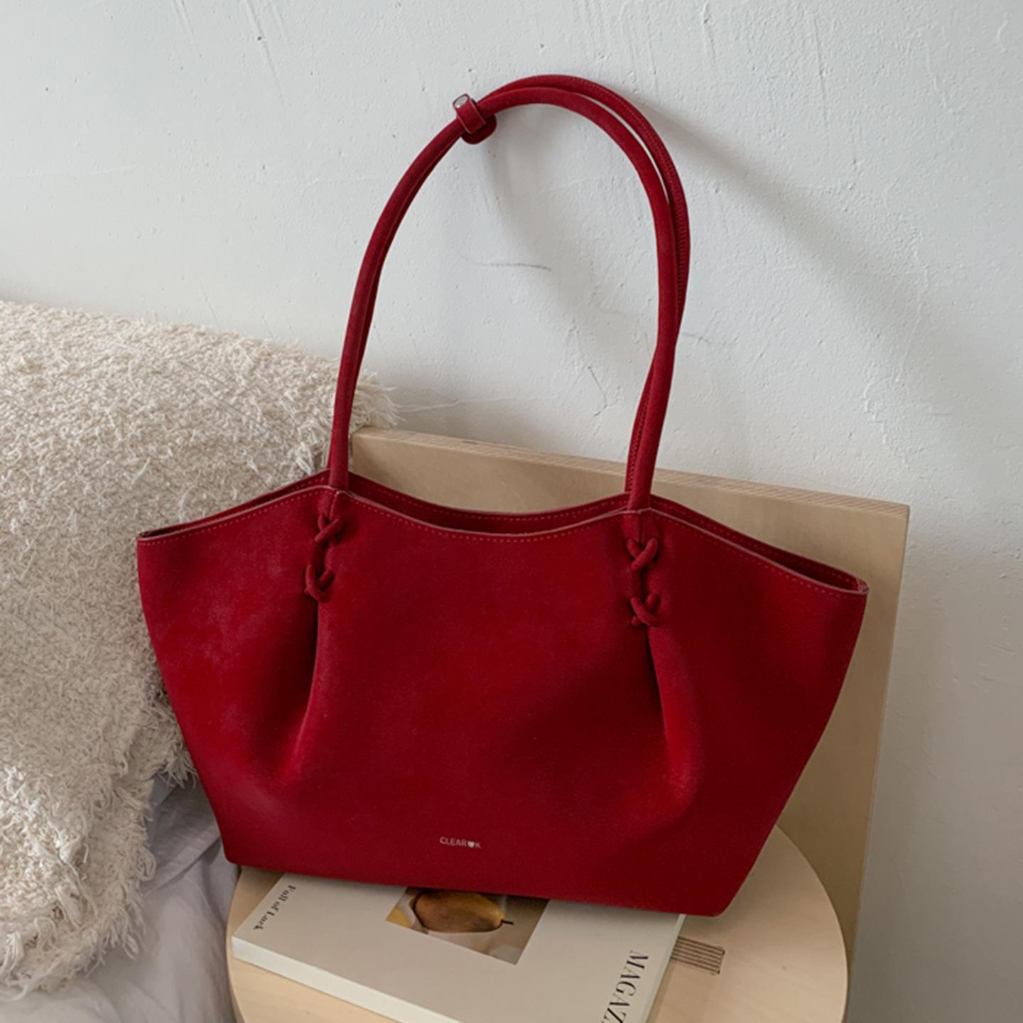 Bag women s large-capacity new summer versatile casual shoulder bag textured pleated commuter tote bag No specification червоний
Bag women s large-capacity new summer versatile casual shoulder bag textured pleated commuter tote bag No specification червоний