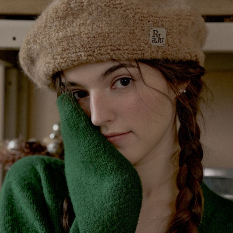 RaJu Snug Boucle Baret_5 Color Ash Brown
RaJu Snug Boucle Baret_5 Color Ash Brown