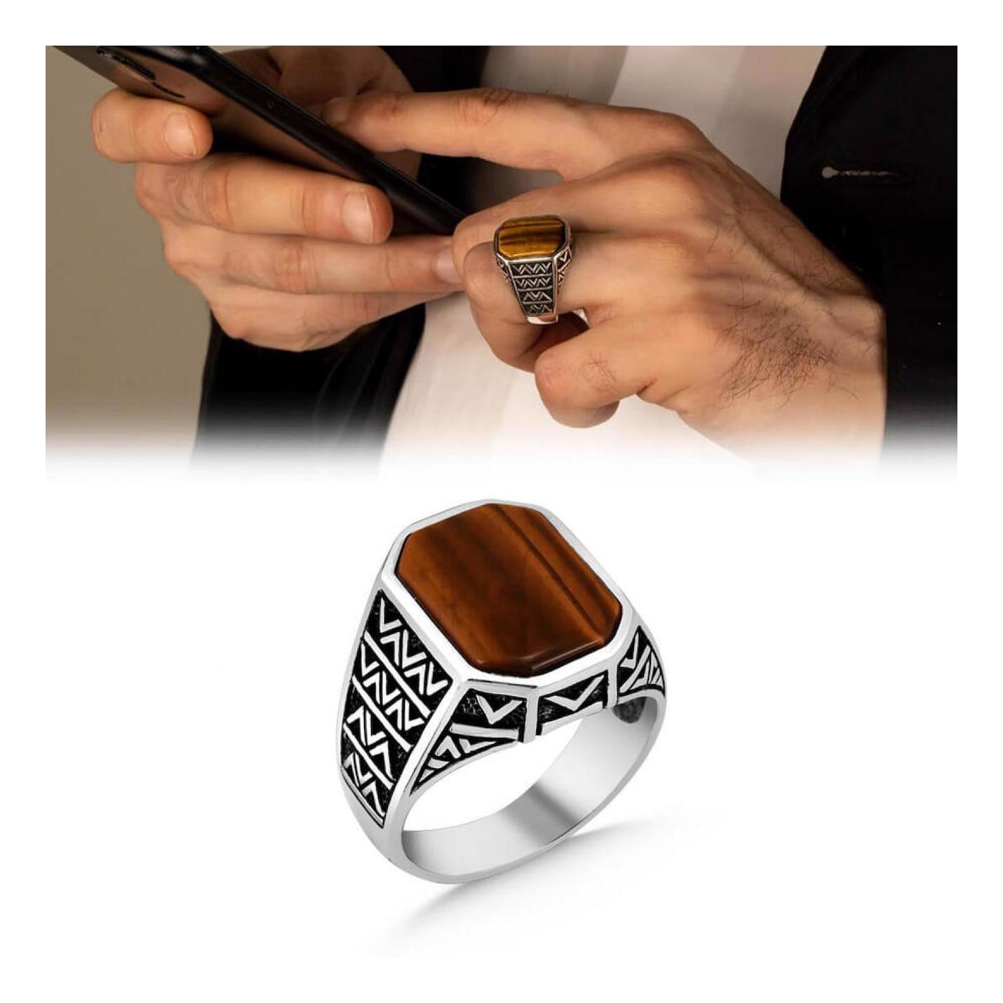 Серебряное мужское кольцо с геометрическим дизайном и тигровым глазом
Серебряное мужское кольцо с геометрическим дизайном и тигровым глазом