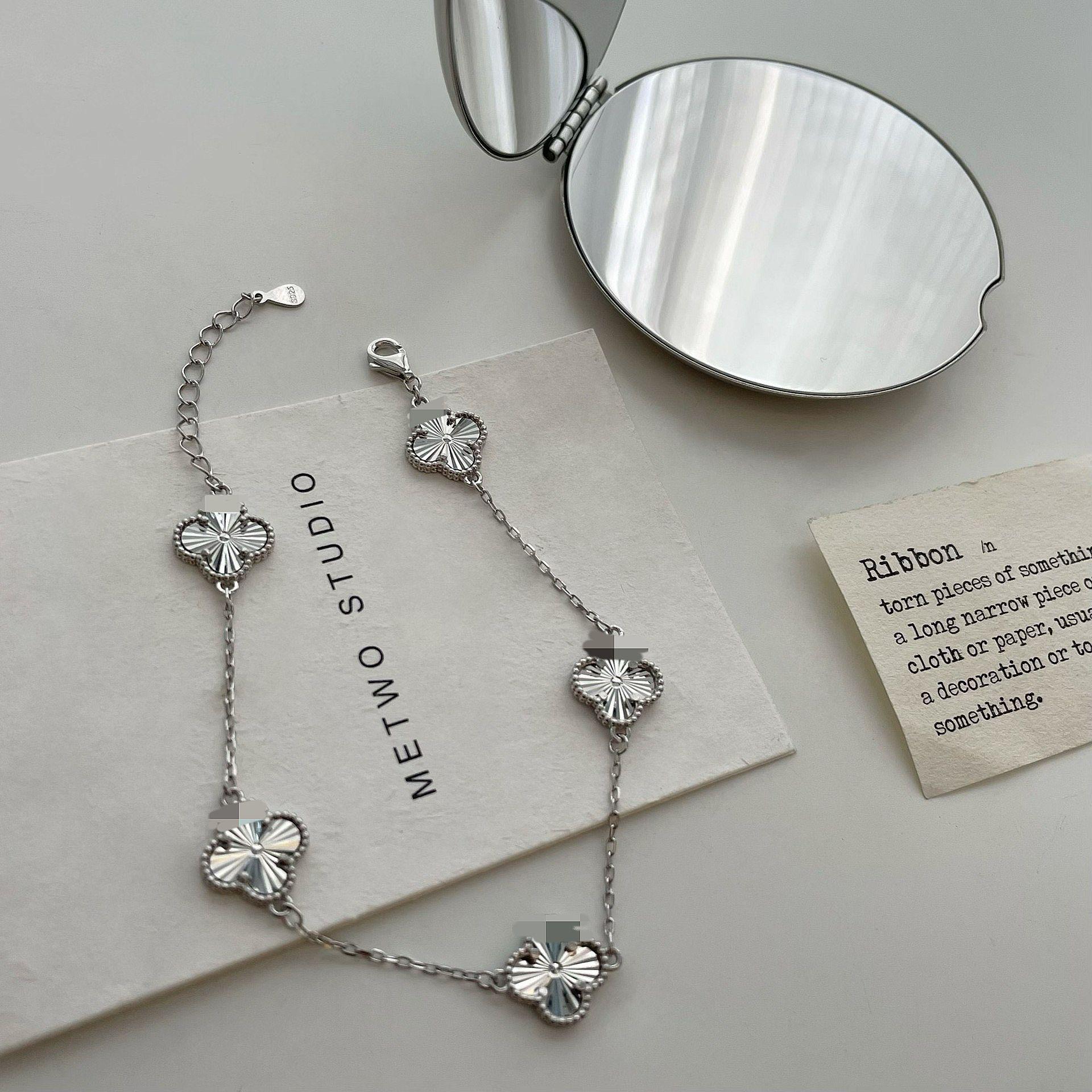 S925 стерлингового серебра узкий бриллиантовый калейдоскоп тяжелый промышленный лазерный свет роскошный браслет 925 Silver
S925 стерлингового серебра узкий бриллиантовый калейдоскоп тяжелый промышленный лазерный свет роскошный браслет 925 Silver