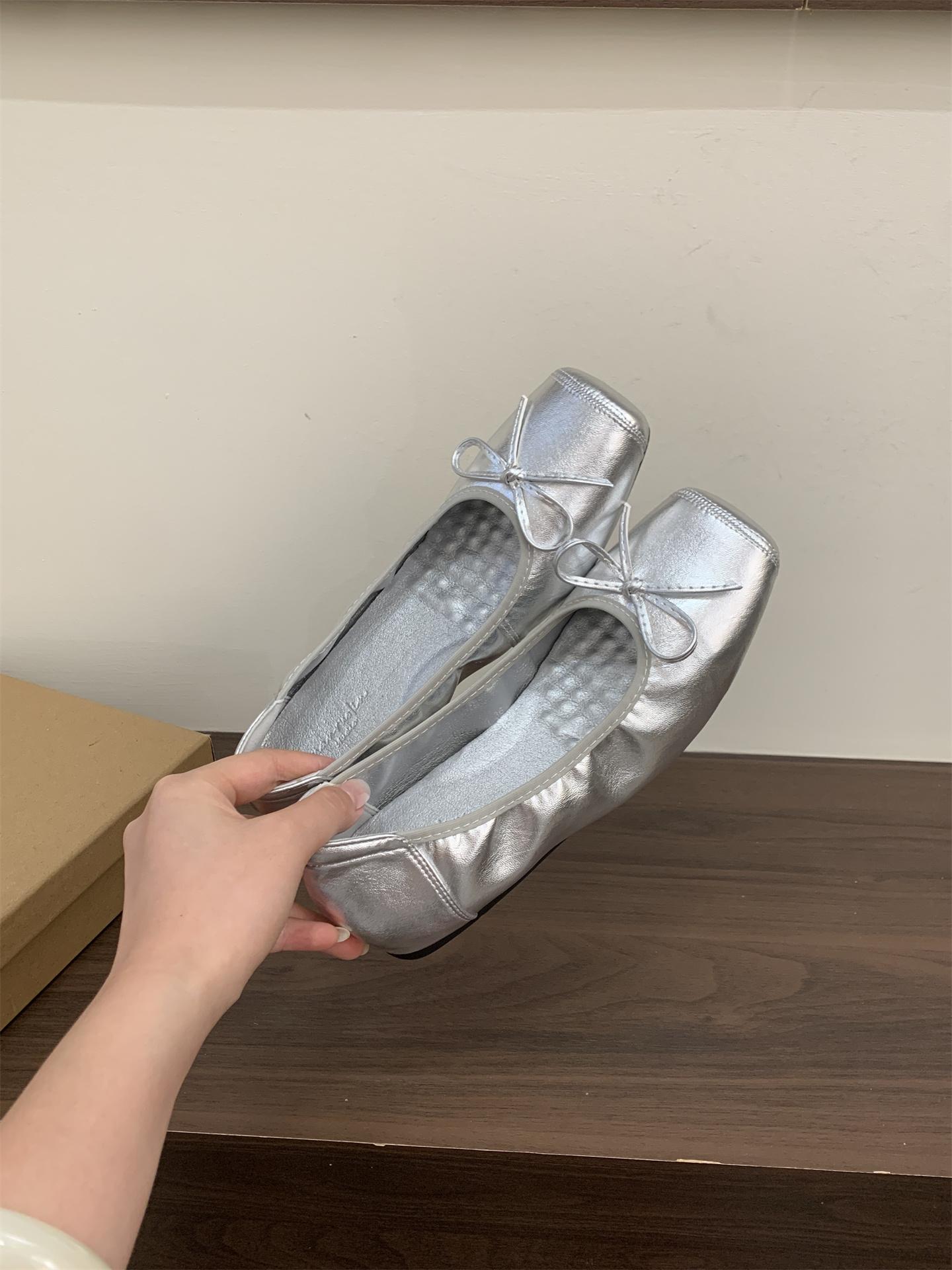 Модные туфли-лодочки для девочек с бантом-бабочкой, повседневные женские лоферы, мокасины, дизайнерские слипоны, обувь для лодки, обувь для танцев, мужская обувь 39 серебряный
Модные туфли-лодочки для девочек с бантом-бабочкой, повседневные женские лоферы, мокасины, дизайнерские слипоны, обувь для лодки, обувь для танцев, мужская обувь 39 серебряный