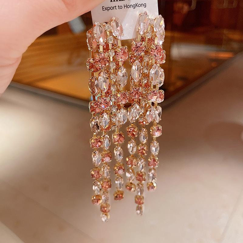 Silver needle light luxury diamond fringed earrings niche fashion design earrings Internet celebrities with the same high-end jewelry
Silver needle light luxury diamond fringed earrings niche fashion design earrings Internet celebrities with the same high-end jewelry