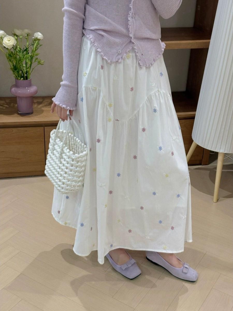 Women s Floral Embroidered High-Waisted White A-Line Midi Skirt - Slimming, Versatile, Summer Fashion One Size белый
Women s Floral Embroidered High-Waisted White A-Line Midi Skirt - Slimming, Versatile, Summer Fashion One Size белый