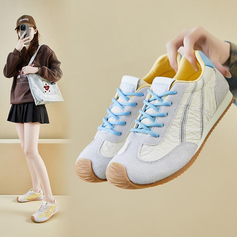 ins Korean version of the new lightweight retro German training white shoes female spring student flat casual shoes XFW1519 35
ins Korean version of the new lightweight retro German training white shoes female spring student flat casual shoes XFW1519 35