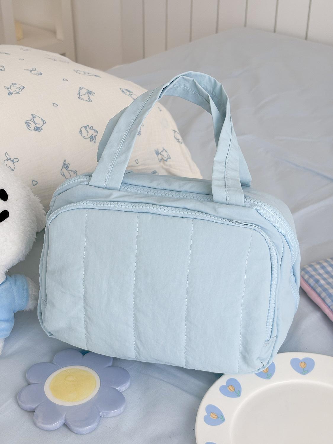 Skin-friendly cloud storage bag, large-capacity portable toiletry bag, toast-shaped hand-held makeup bag, soft and soft синий
Skin-friendly cloud storage bag, large-capacity portable toiletry bag, toast-shaped hand-held makeup bag, soft and soft синий