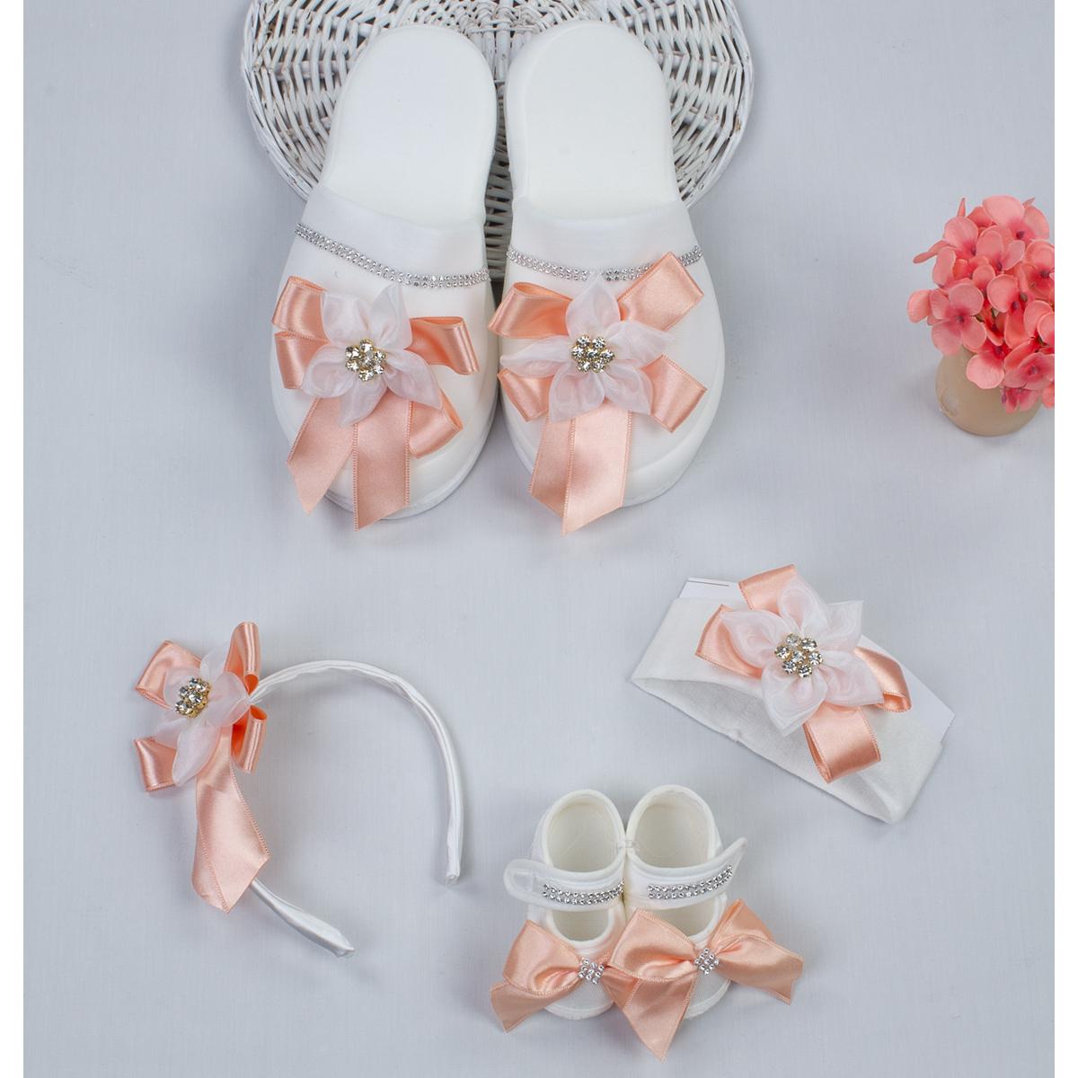 Пудровые детские тапочки с короной и детские пинетки с банданой
Пудровые детские тапочки с короной и детские пинетки с банданой