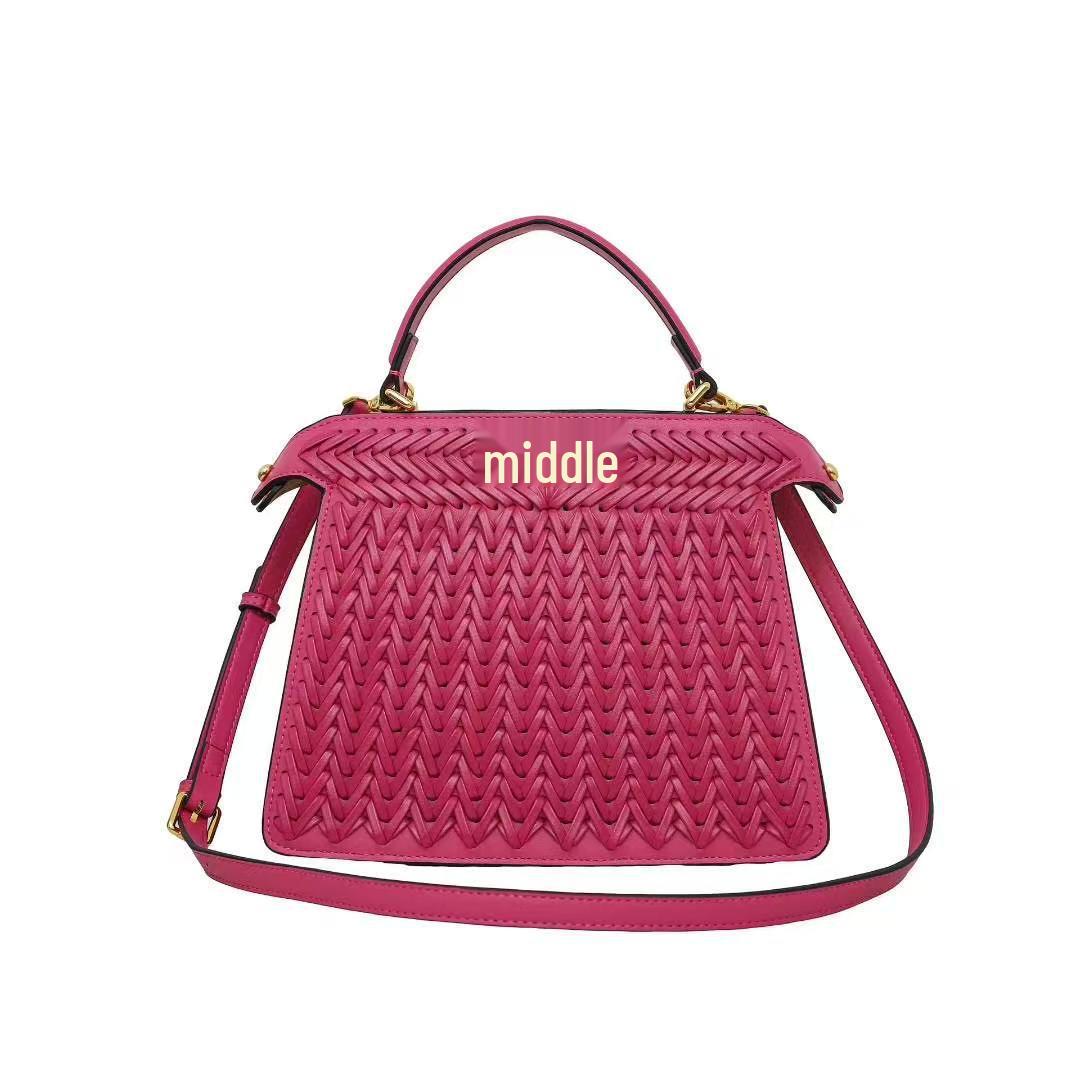 2024 French Woven High-Value Women s Handbag: Single Shoulder, Crossbody, Large Capacity, Star Style 27*12*22 рожевий червоний колір
2024 French Woven High-Value Women s Handbag: Single Shoulder, Crossbody, Large Capacity, Star Style 27*12*22 рожевий червоний колір