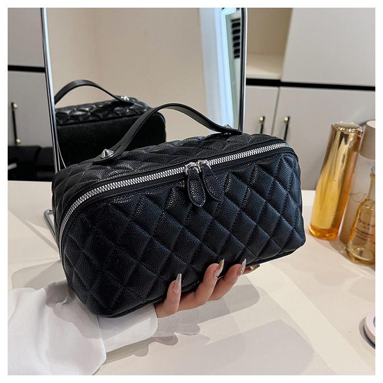 Makeup bag pu fashionable Cosmetic handbag women large-capacity toiletry bag
Makeup bag pu fashionable Cosmetic handbag women large-capacity toiletry bag