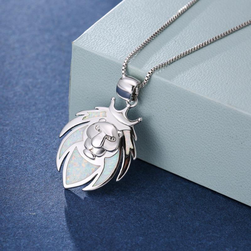 European and American style new platinum Opal lion necklace female personality design collarbone chain neck chain
European and American style new platinum Opal lion necklace female personality design collarbone chain neck chain