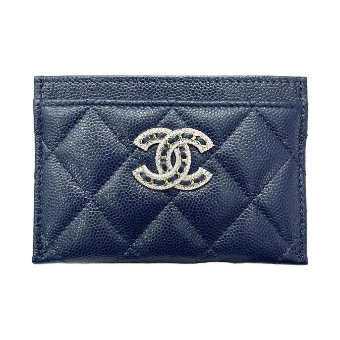 CHANEL 2022 Spring/Summer diamond buckle brooch decoration diamond pattern embossed grain caviar leather card holder female blue One Size-Basic Set (Bag+Dust Bag) синій
CHANEL 2022 Spring/Summer diamond buckle brooch decoration diamond pattern embossed grain caviar leather card holder female blue One Size-Basic Set (Bag+Dust Bag) синій