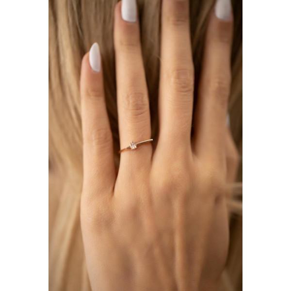 Итальянское кольцо из стерлингового серебра с розовым покрытием модели Baguette Solitaire
Итальянское кольцо из стерлингового серебра с розовым покрытием модели Baguette Solitaire