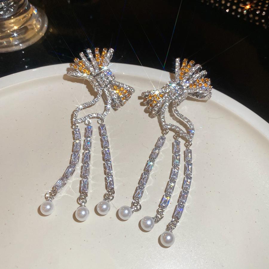 Silver Needle CZ Bow Tassel Pearl Stud Earrings: Elegant & Modern Style for Women
Silver Needle CZ Bow Tassel Pearl Stud Earrings: Elegant & Modern Style for Women
