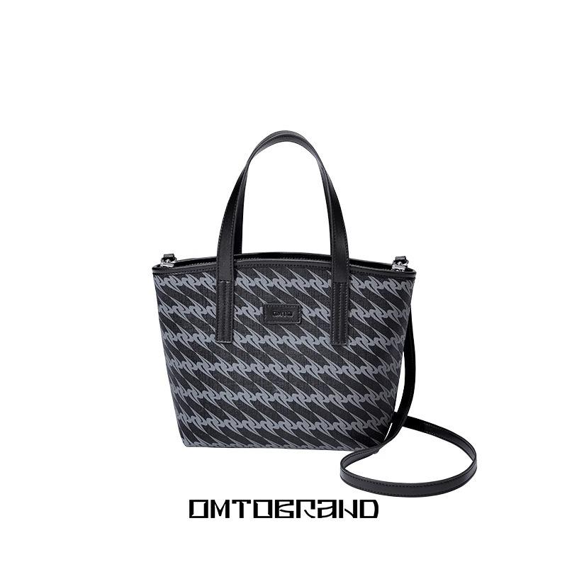 Omoto spring and summer new black truffle soft bag messenger bag large capacity women commuter shoulder bag lazy slack feeling
Omoto spring and summer new black truffle soft bag messenger bag large capacity women commuter shoulder bag lazy slack feeling