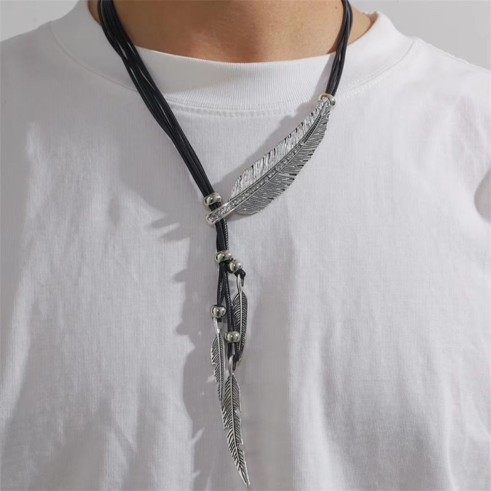 Zinc Zinc Alloy Leather Rope Tassel Necklace Rhinestone Leaves Neck Pendant Golden Feather Necklace Couple Silver and Black
Zinc Zinc Alloy Leather Rope Tassel Necklace Rhinestone Leaves Neck Pendant Golden Feather Necklace Couple Silver and Black