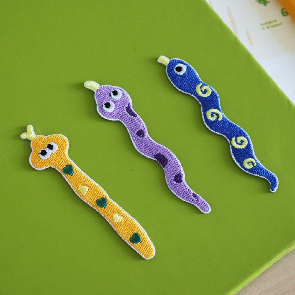5PCS Self-adhesive Clothing Patch Cartoon Clothes Appliques Snake Embroidered Patch Sticker Sewing
5PCS Self-adhesive Clothing Patch Cartoon Clothes Appliques Snake Embroidered Patch Sticker Sewing