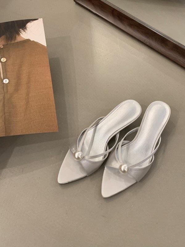 Fairy wind word with pearl decoration open toe half slippers female with skirt tip wear thin heel sandals 35
Fairy wind word with pearl decoration open toe half slippers female with skirt tip wear thin heel sandals 35