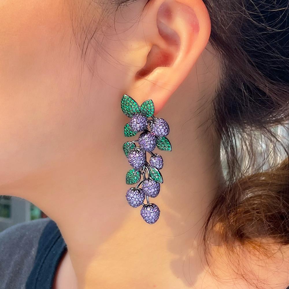 CWWZircons Luxury Micro Pave Фиолетовый зеленый кубический циркониевый камень Большой длинный висячий лист свадебные серьги для женщин
CWWZircons Luxury Micro Pave Фиолетовый зеленый кубический циркониевый камень Большой длинный висячий лист свадебные серьги для женщин