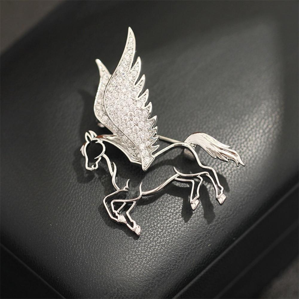 1Pc Crystal Pegasus Hollow Brooch, Luxury Gorgeous Style, Perfect for Blazer Decor, Evening Dress Accents & Business Occasions
1Pc Crystal Pegasus Hollow Brooch, Luxury Gorgeous Style, Perfect for Blazer Decor, Evening Dress Accents & Business Occasions