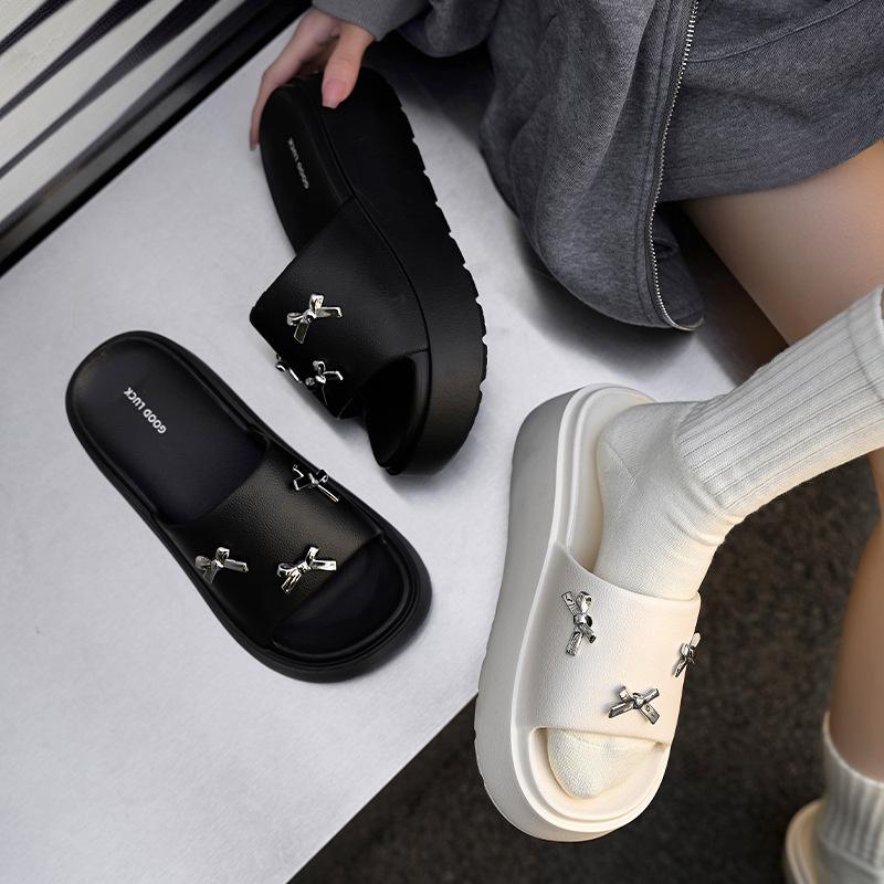 Wearing heightening beach shoes for women s spring and summer new products trend versatile heightening slippers household non-slip and non-smelly 35/36 (suitable for size 35/36) белый
Wearing heightening beach shoes for women s spring and summer new products trend versatile heightening slippers household non-slip and non-smelly 35/36 (suitable for size 35/36) белый
