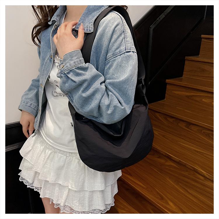Light casual bag women s large capacity solid color messenger bag women s versatile washed cloth niche bag dumpling bag чорний
Light casual bag women s large capacity solid color messenger bag women s versatile washed cloth niche bag dumpling bag чорний