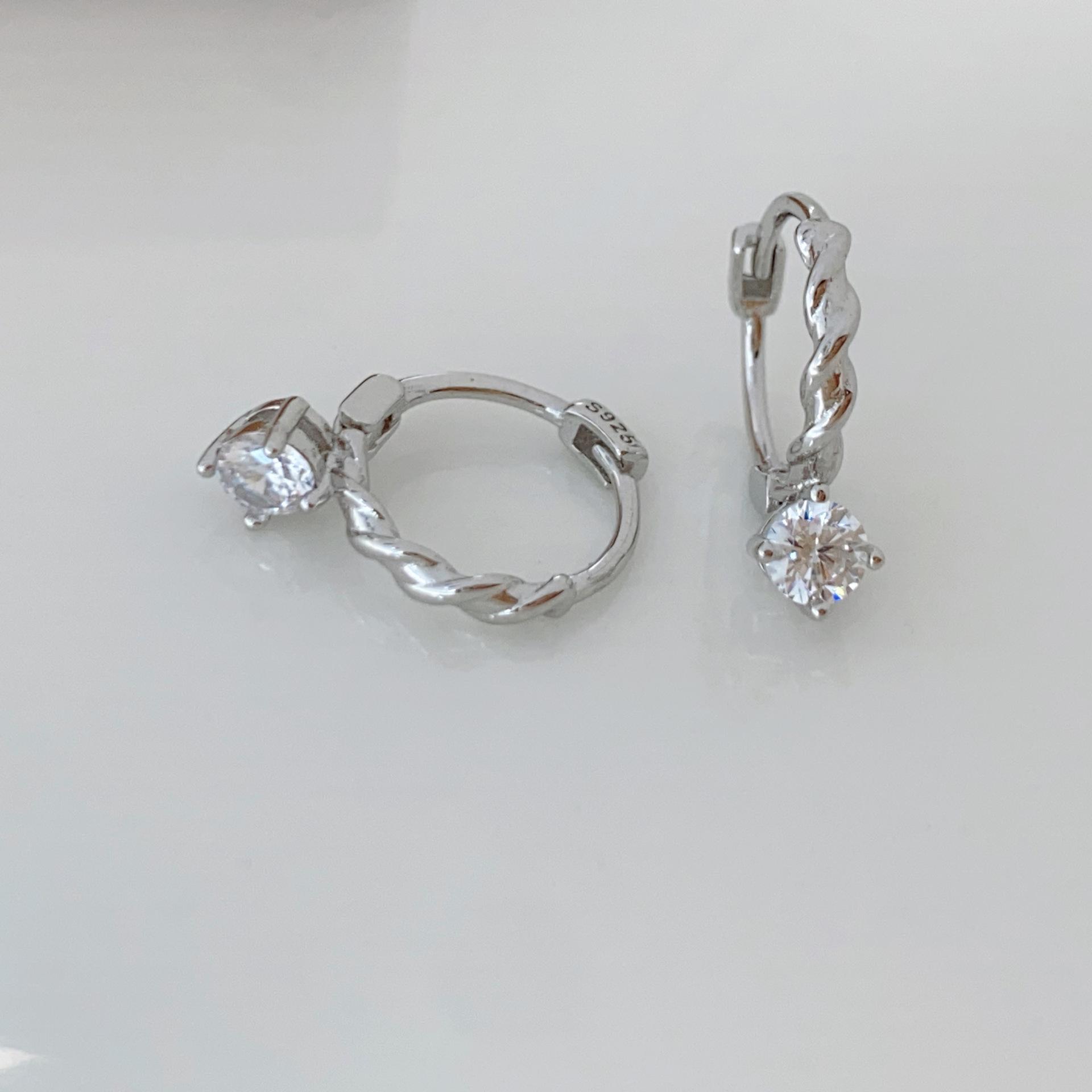 Серьги-косички с витым цветком из стерлингового серебра S925 с покрытием 18 карат золотом, женские, с застежками-гвоздиками с четырьмя зубцами 925 Silver
Серьги-косички с витым цветком из стерлингового серебра S925 с покрытием 18 карат золотом, женские, с застежками-гвоздиками с четырьмя зубцами 925 Silver